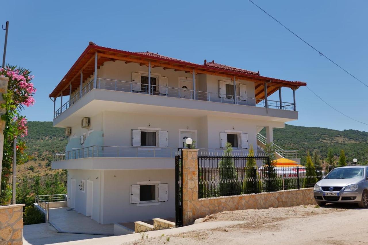 Vila Ervin Ксамил Екстериор снимка